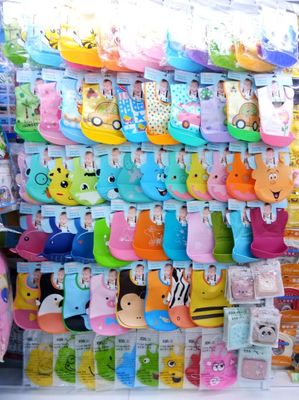 母嬰用品一站式選購(gòu)指南 從圍嘴到爬爬墊，廠家直銷更安心